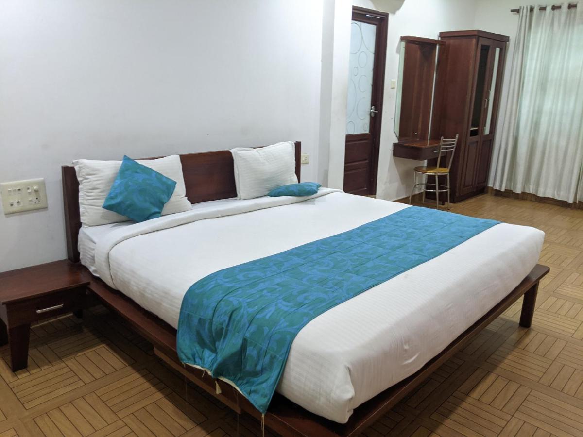 Malabar Plaza Inn Kochi Exterior photo